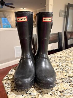 Short Hunter Black Rain Boots with Red and Cream Logo